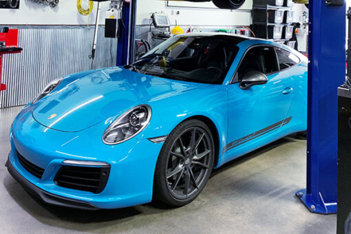 Porsche mechanics at Berg Performance